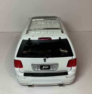 Jada Dub City 2003 White Lincoln Navigator Diecast 1/24