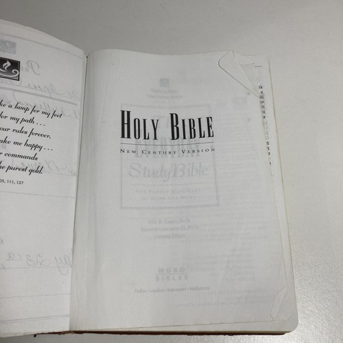 ✝️ Holy Bible Everyday Study Edition 1996 New Century Version - Picture 9 of 17