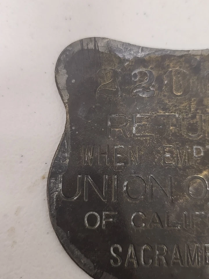 Etiqueta de tambor de aceite con escudo de latón Union Oil Co of California de 1920 rara Foto 2 de 4