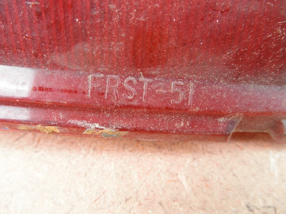 Lente de luz trasera vintage 1951 Ford "Fomoco" OEM Foto 4 de 4