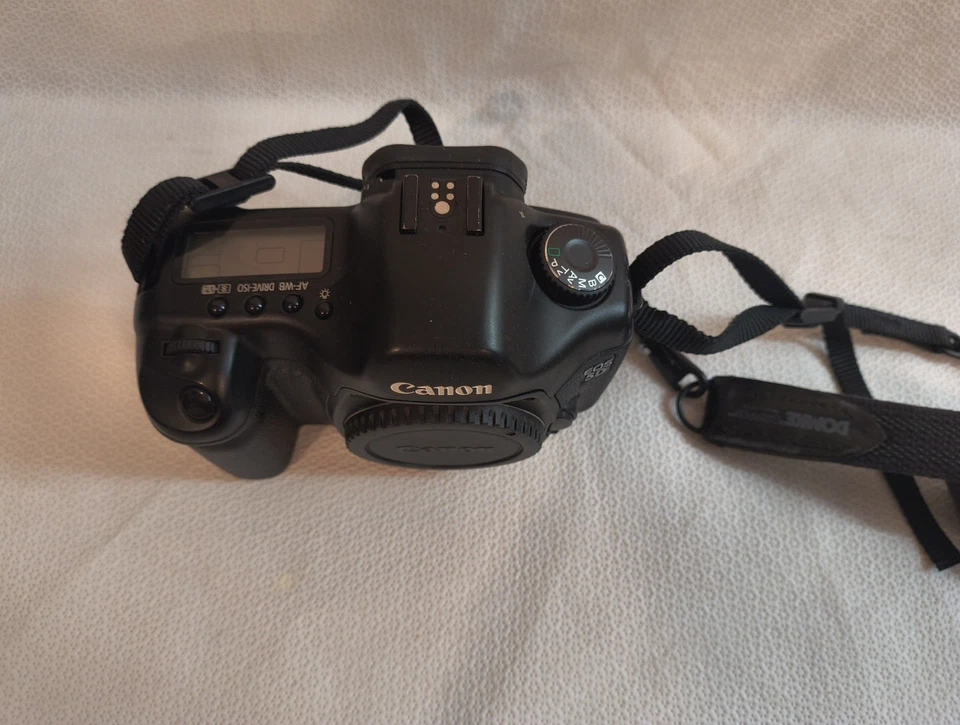 Cuerpo de cámara digital Canon EOS 5D 12,8 MP EF con montaje Foto 3 de 4