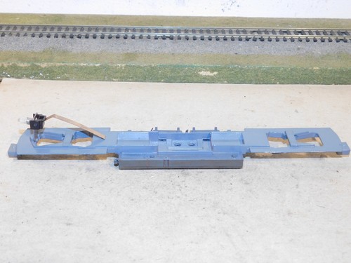 Marco de locomotora Athearn HO Parts AC-4400 con faro ligeramente desgastado | Condition: Used