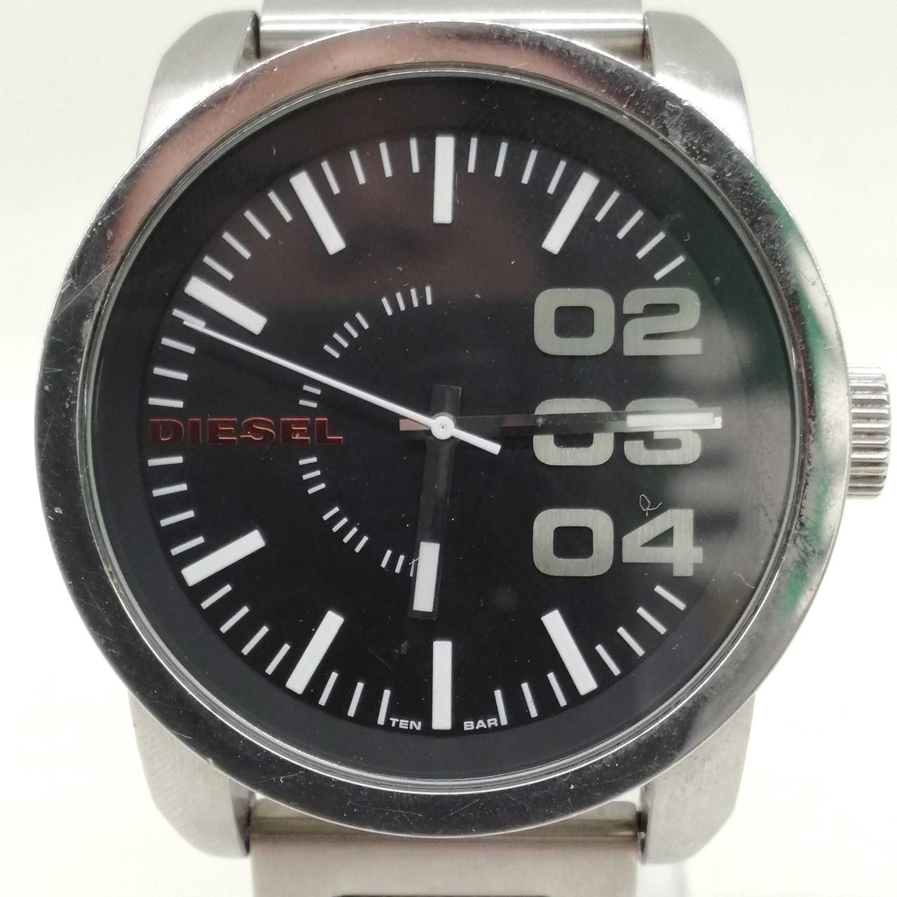 Diesel DZ-1370 Mens Fashion Watch with Bold Design