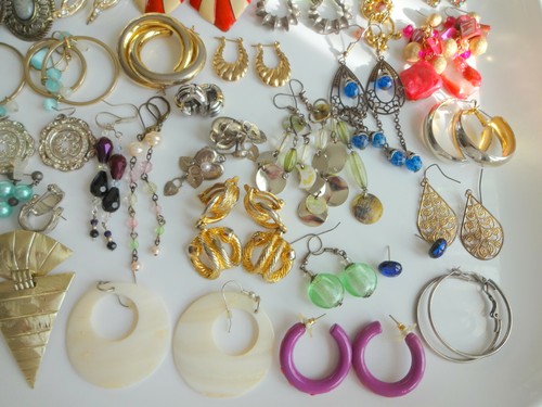 Lote de 43 pares de pendientes gruesos de oro plateado pl de colección de los años 60 - Imagen 6 de 12