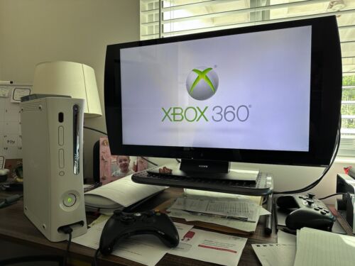 Microsoft Xbox 360 HDMI Pro System Bundle 60GB White Console - With Halo CE - Picture 1 of 9