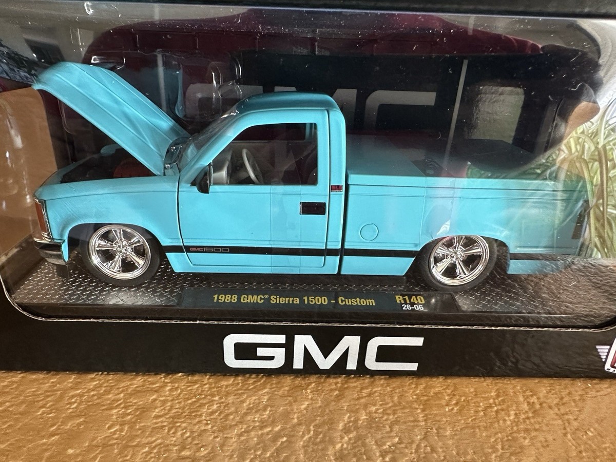 M2 Machines 1:24 1988 GMC Sierra 1500 Custom Blue OBS Truck CHASE