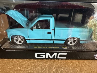 M2 Machines 1:24 1988 GMC Sierra 1500 Custom Blue OBS Truck CHASE