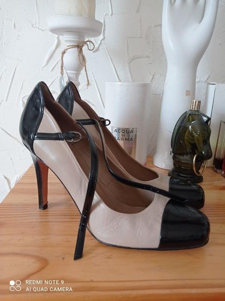 Women Unisa Heels Black 38.5