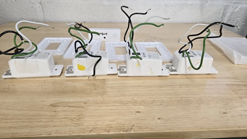 F7C030 Belkin Wemo Wi-Fi Smart Light Switch (4) And F7C063 Smart Plug (1) - Image 3 of 4