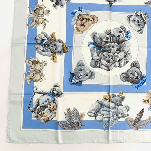 HERMES Scarf Carre 90cm CONFIDENTS DES COEURS 100% Silk White Blue Multi R8910 - Picture 4 of 8