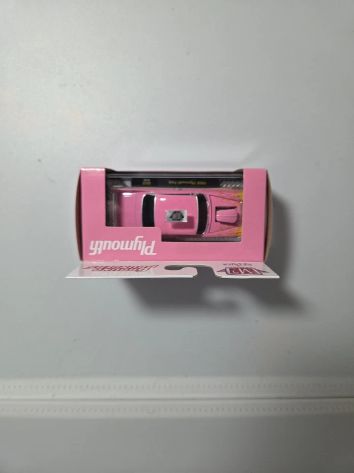 Máquinas M2 1958 Plymouth Fury Ground Pounders rosa con llamas amarillas 1/64 nuevo Foto 2 de 4