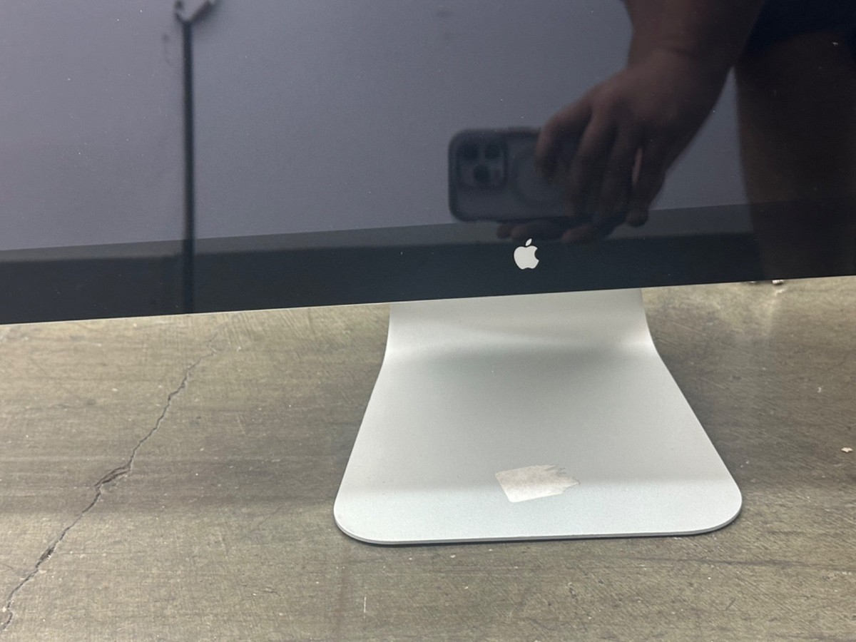 Apple LED Cinema Display 24 (USB-Cアダプタ付) Apple LED Cinema Display 24インチ 美品 箱付き