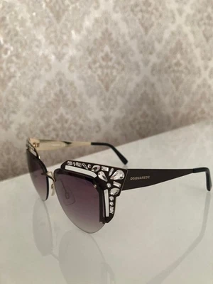 DSQUARED2 Modische Damen Sonnenbrille mit süßen Strasssteinen verziert - Neu! - Bild 1 von 4