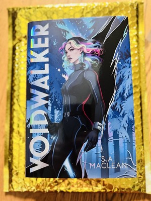 Illumicrate signiert exklusiv - Voidwalker von S. A. Maclean
