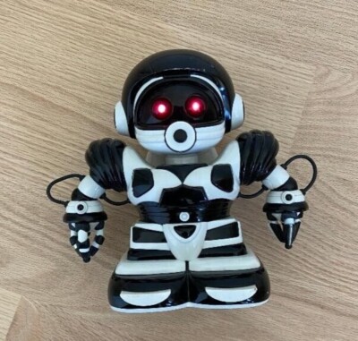 Wowwee Robosapien Jr (2005) Battery Powered Robot Tested and it 