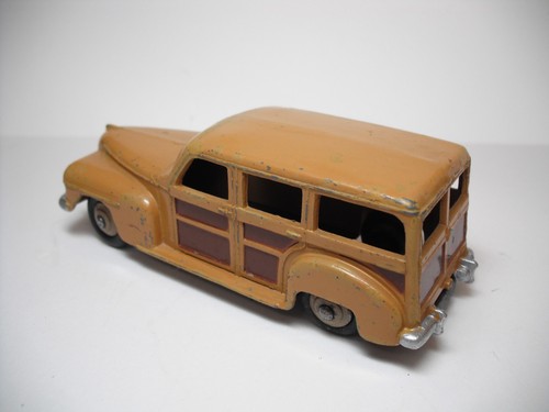 Dinky Toys 27f-G PLYMOUTH ESTATE CAR. V2 XLNT. SOME LIGHT WEAR AND TOUCH -UPS! - Picture 4 of 7