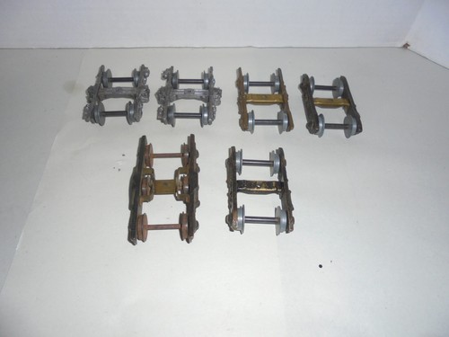 LOT OF 6 O SCALE TRAIN TRUCKS