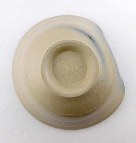 Signed Studio Art Pottery Thumbprint Pedestal Bowl Wavy Blue Tan EXCELLENT COND - Picture 7 of 9
