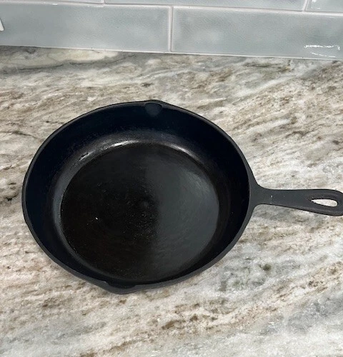 Vintage Cast Iron 10.25 Inch Frying Pan Number 7 Double Spout