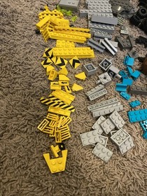 LEGO Rock Raiders 4990 Rock Raiders HQ Incomplete But Lots Here