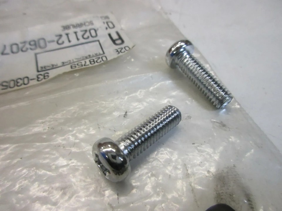 A420. Suzuki GT 750 GS 1000 Vite M6 x 20 Pompa dell'olio motore 02112 ...