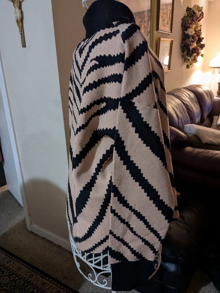 Suéter Nicole Miller, Nueva York, Talla XL Camel y Cuello Capucha Negro NUEVO Foto 4 de 4