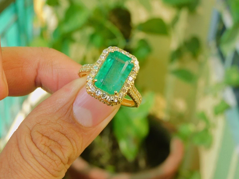 Juego de anillos de boda de oro amarillo de 14 quilates con esmeralda natural y diamantes de 5,50 quilates talla 8 Foto 3 de 4