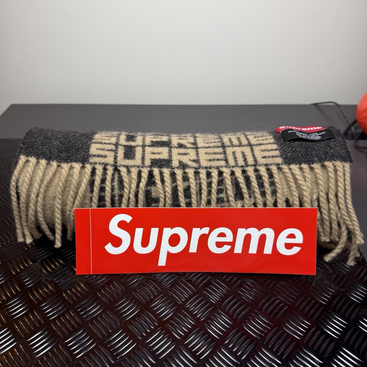 新品　Supreme Logo Repeat Scarf Supreme Logo Repeat Scarf | Black (FW18) | eBay
