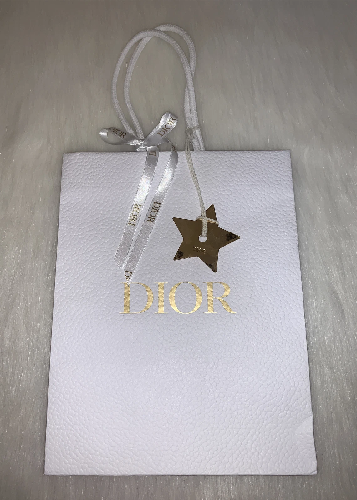 Sac à provisions en papier cadeau authentique Christian Dior avec ruban et ensemble d'étoiles dorées