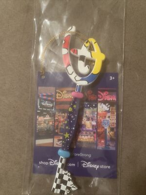 2020 Disney Store Cast Member Key Disney Store Strong  display picture 1