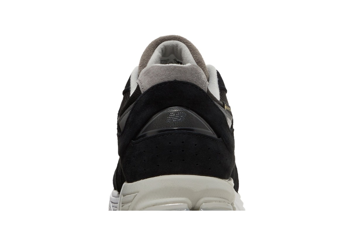 New Balance 2002R GORE-TEX 