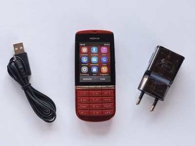Original  Nokia  Asha 300  - rot - Ohne Simlock - Guter Zustand