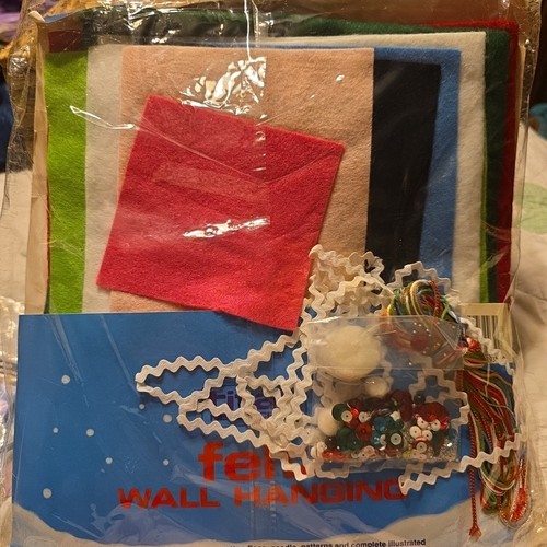 Vtg Titan Needlecraft Christmas Felt Sequin Wall Hanging Kit Santa Joy 93293 New - Picture 4 of 4
