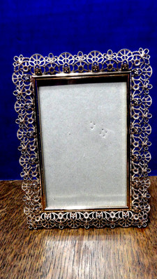 Cynthia Rowley Rose Gold Tone Frame 4x6'' Opening Filigree Metal Lacy Border