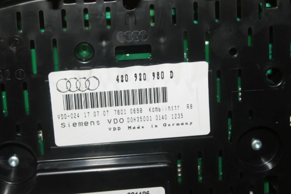 Audi R8 Speedometer Instrument Cluster MPH 4.2 Petrol V8 420920980D - Image 2 of 4