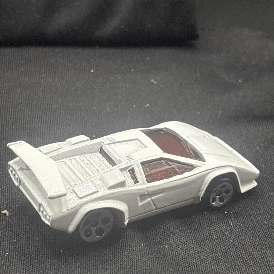 Vintage Hot Wheels Diecast Lamborghini Countach White 1:64 Malaysia Made 1987 - Image 2 of 4