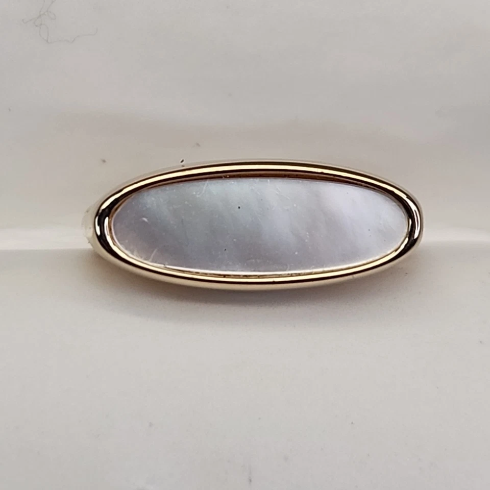 Anillo Avon Madreperla Ovalado Tono Dorado 5 Foto 2 de 4