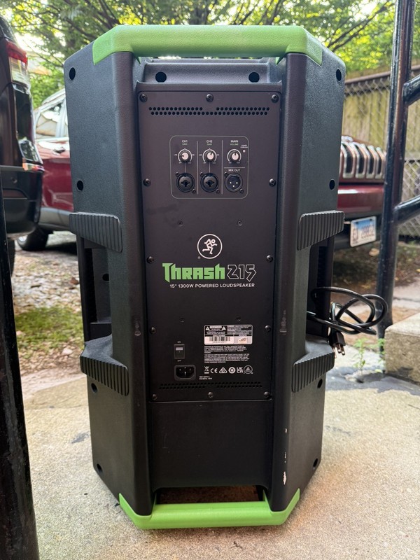 (2)  Mackie THRASH215 15" 1300 Watt Powered Loudspeaker -  2 units