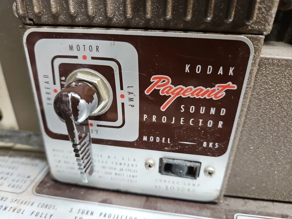 复古柯达 Pageant 16 毫米声音投影仪型号 8 K 5 带盒 — 第 3/4 张图片