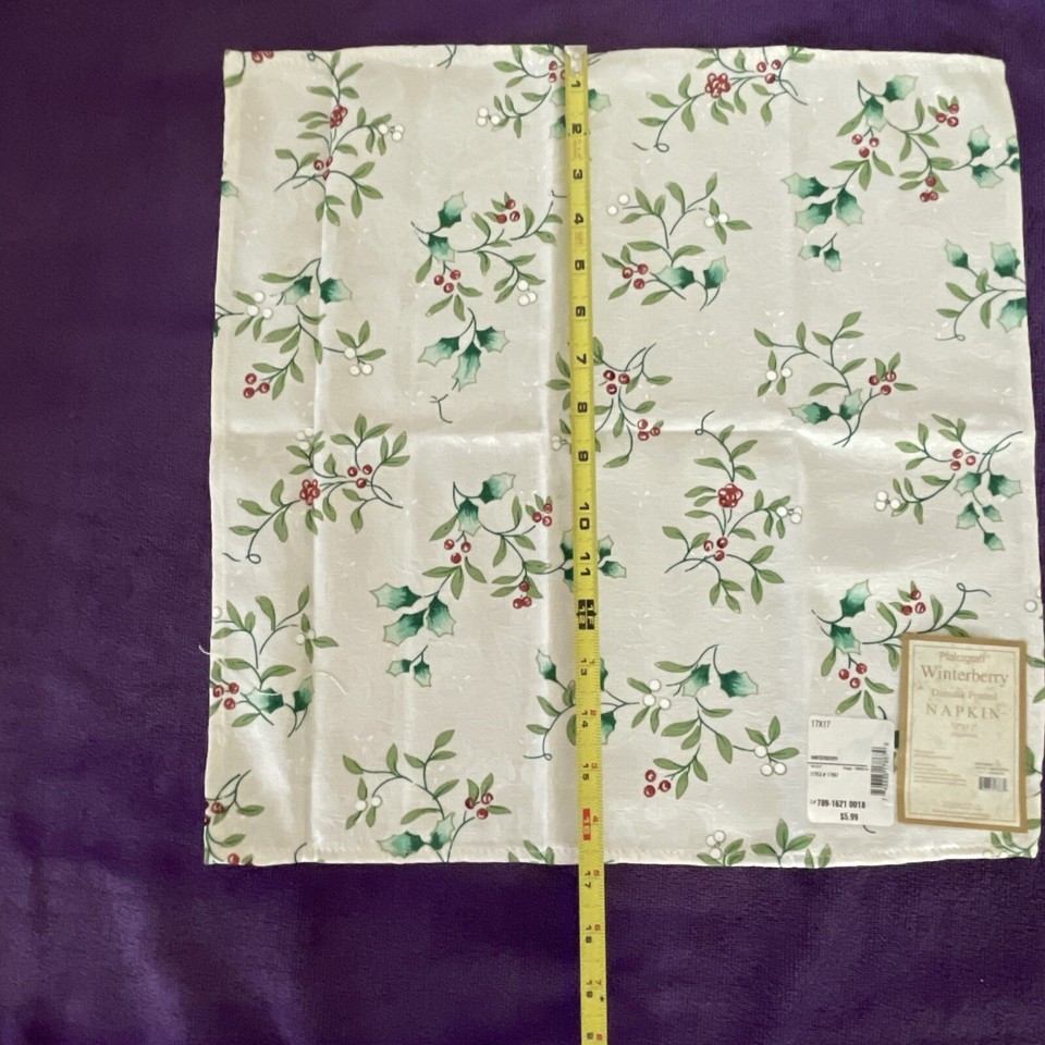Pfaltzgraff Winterberry Damask Dinner Napkins 17x17 Inch Christmas