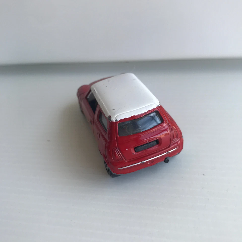 Motormax 2001 Mini Cooper Red 1:64 Loose Red White - Image 4 of 4