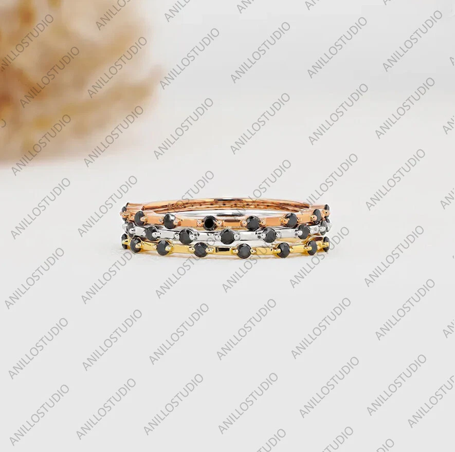 Anillo de compromiso apilable de diamantes negros redondos naturales de 0,13 quilates de oro amarillo de 14 k Foto 4 de 4