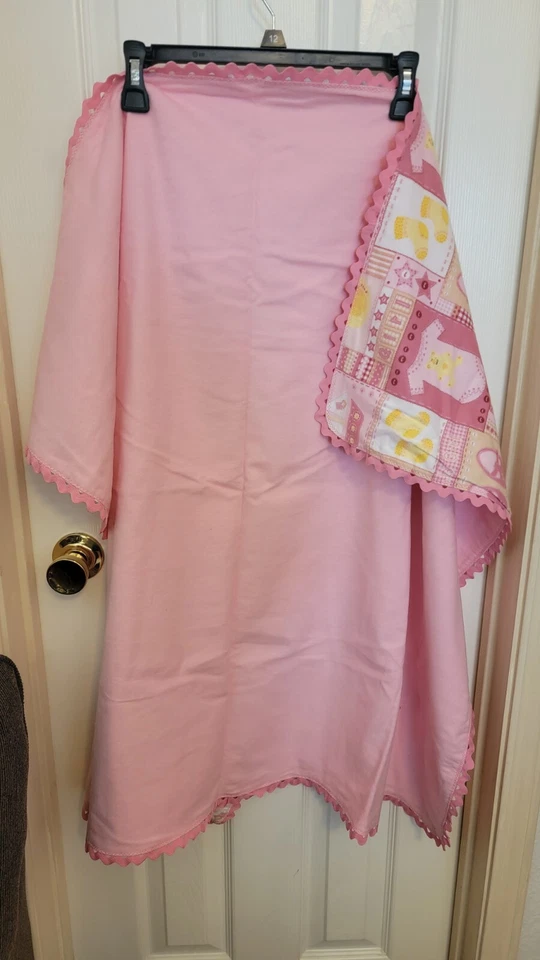 Juego de 4 piezas hecho a mano por Mary Cavin. Manta pesada y ligera, burprag y babero de bebé Foto 4 de 4