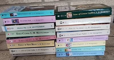 16 L. M. Montgomery Paperback Books.Anne of Green Gables, Emily, Jane, Pat