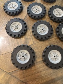 K'NEX Large 3&frac12;" 3.5" Wheels w/ Gray Hubs Lot of 14 Vintage Knex Rubber Tires HB