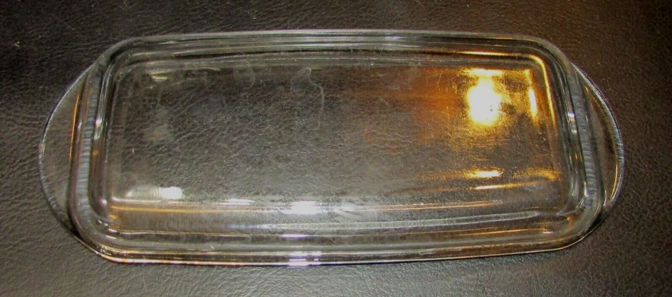 Plato cubierto retro de margarina de mantequilla de dos piezas de vidrio transparente pesado de los años 70 de 7" Foto 3 de 3