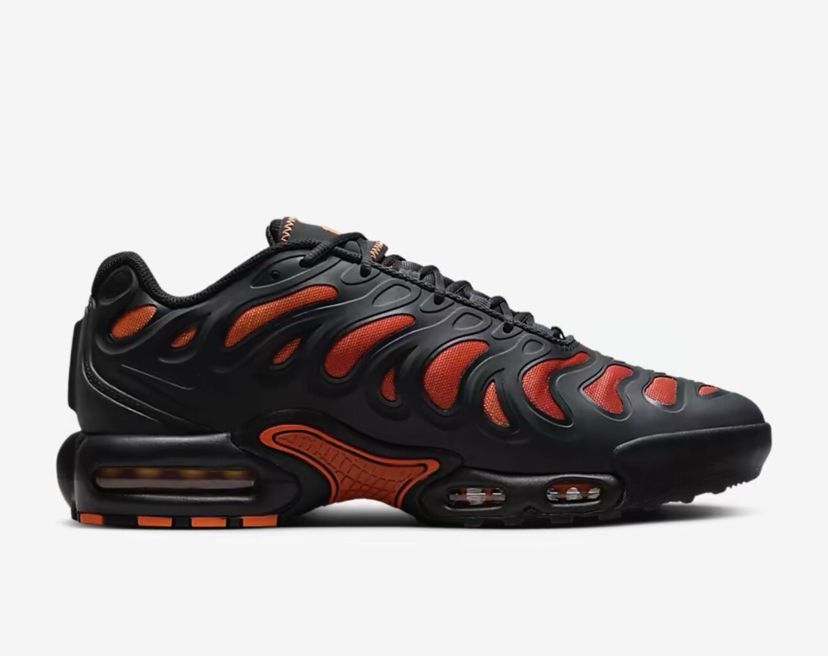 靴 Nike Air Max Plus Tiempo Black 28 The Nike Air Max Plus Gets a Terrace-Inspired Tiempo Upgrade
