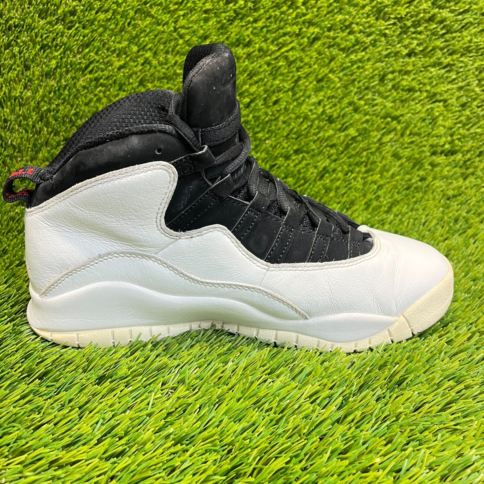 Nike Air Jordan 10 Retro I'm Back Boys Size 7Y White Basketball Shoes Sneakers thumbnail 5