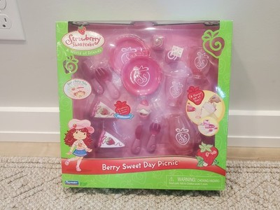 Sealed New in Box - Vintage 2006 Strawberry Shortcake BERRY SWEET DAY PICNIC Set