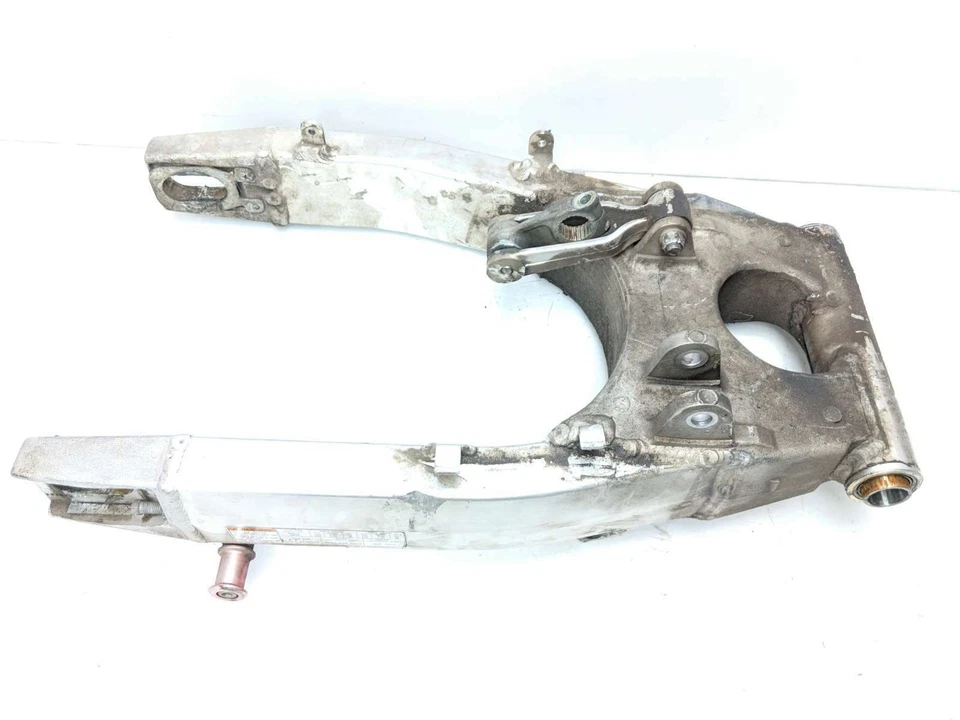 Cuadro brazo oscilante rueda trasera 99 Suzuki TL1000 S Foto 3 de 4